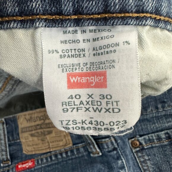 Wrangler Relaxed Fit Straight Leg Men's size 40x30 Dark Wash Blue Denim Jeans - Picture 3 of 4